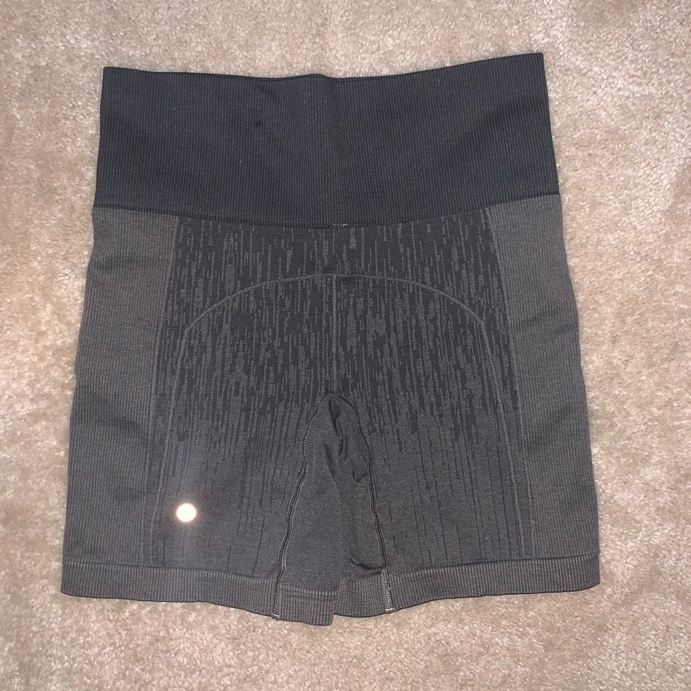 Lululemon Align 6 inch Shorts